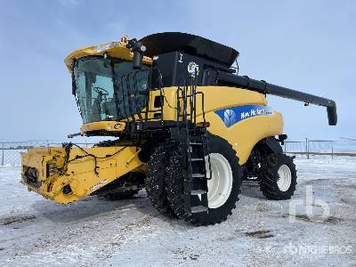 2010 New Holland CR9070 Combine Harvester
