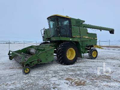 1982 John Deere 8820 Combine Harvester