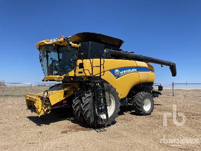 2014 New Holland CX8090 Combine Harvester