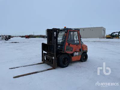 Toyota 35 7300 lb LPG Pneumatic Tire Forklift (Inoperable)