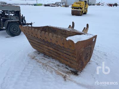 WBM 65 in Q/C Hydraulic Tilting Excavator Bucket - Fits Cat 325D