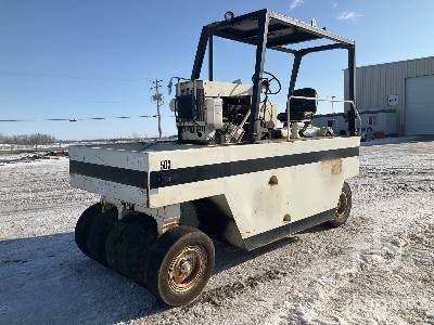 Tampo 9 Wheel Pneumatic Roller