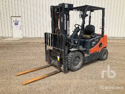 2009 Doosan D30S-5 5300 lb Diesel Pneumatic Tire Forklift
