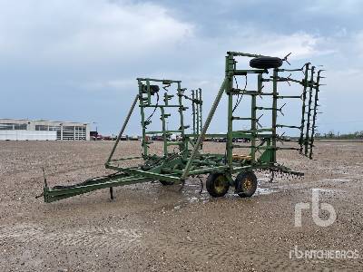 John Deere E1000 30 ft Cultivator