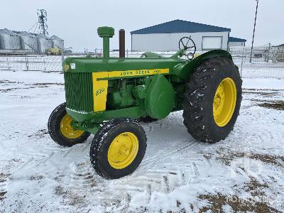 1958 John Deere 820 2WD Antique Tractor