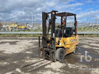 2000 Cat GP15K 1500 kg LPG Pneumatic Tire Forklift