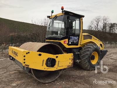 2016 Bomag BW213DH-5 Smooth Drum Compactor