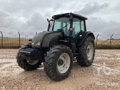 2009 Valtra N121 4WD Tractor