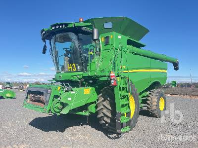 2016 John Deere S680 Combine Harvester