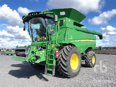 2017 John Deere S680 Combine Harvester