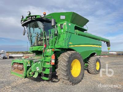 2014 John Deere S680 Combine Harvester