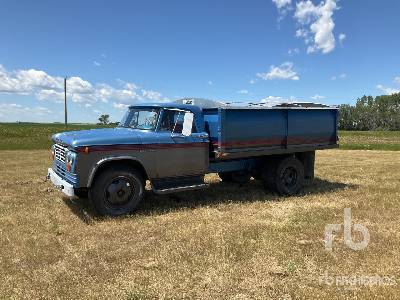 1965 Dodge 400 4x2 Grain Truck