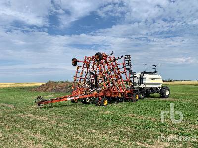 2014 Bourgault 5710 40 ft Air Drill