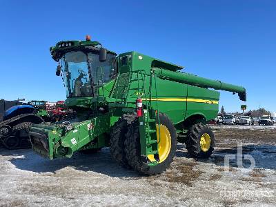 2013 John Deere S670 Combine Harvester
