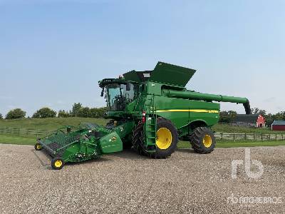 2013 John Deere S680 Combine Harvester