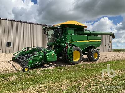 2015 John Deere S670 Combine Harvester