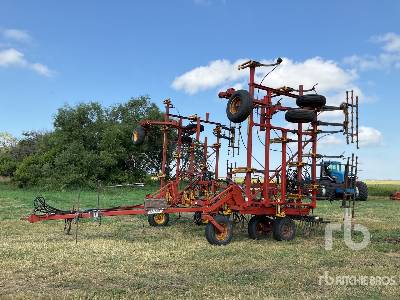 1989 Bourgault FH 536-42 40 ft Cultivator