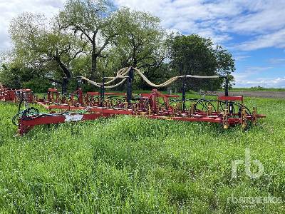 1991 Bourgault Commander 34-38 35 ft Cultivator