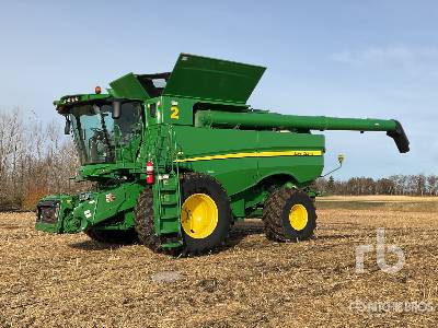 2013 John Deere S690 Combine Harvester