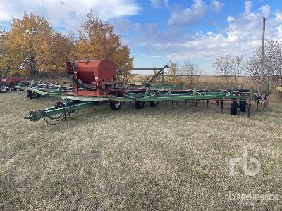 John Deere 1610 41 ft Cultivator