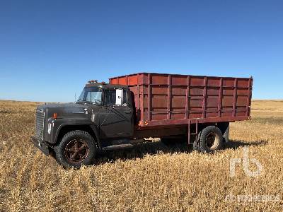1975 International 1600 S/A Loadstar Grain Truck