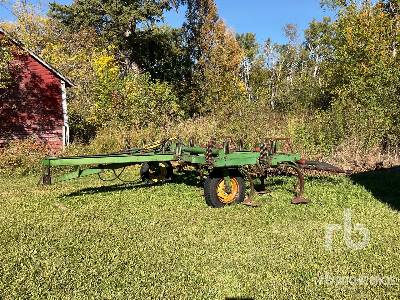 John Deere 100 12 ft Cultivator