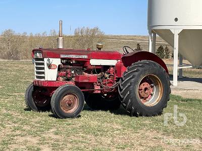 1961 International 560 2WD Antique Tractor