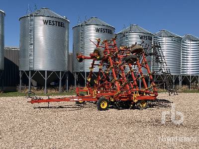 2012 Bourgault 8810 38 ft Cultivator