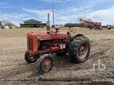 1952 International W6 2WD Antique Tractor