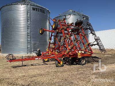 2014 Bourgault 8810 40 ft Cultivator