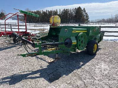 John Deere 338T Square Baler