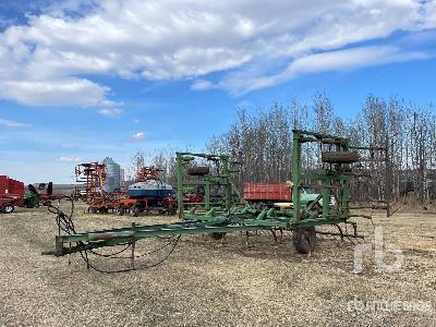 John Deere 1600 25 ft Cultivator