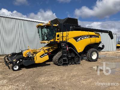 2004 New Holland CX880 RWA Combine Harvester