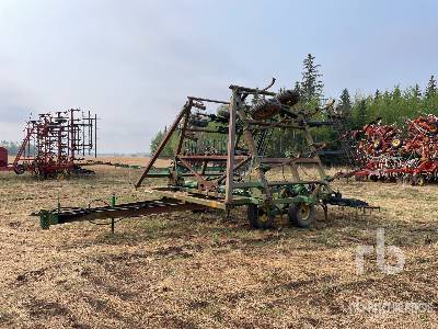 John Deere 610 31 ft Cultivator