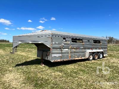 1997 Norbert's Mfg 24 ft Tri/A Livestock Trailer