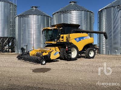 2009 New Holland CR9070 Combine Harvester
