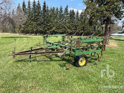 John Deere 1010 15 ft Cultivator