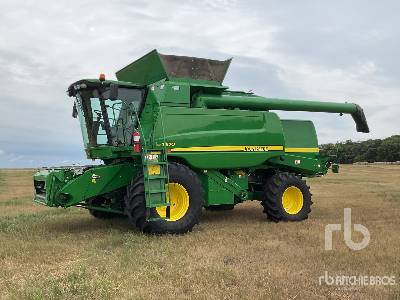 John Deere T670 Combine Harvester