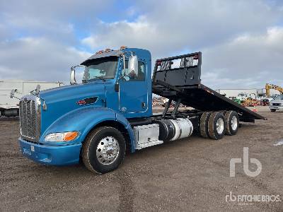 Photo of a 2015 Peterbilt 384