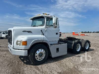 Photo of a 1994 Ford L9000
