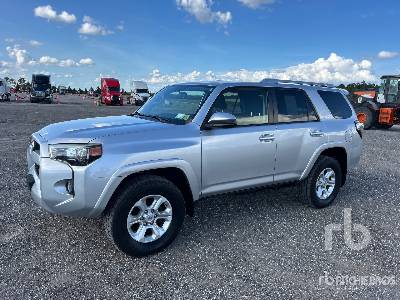 2014 TOYOTA 4 RUNNER SR5 4x4 Sport Utility Vehicle 2014 TOYOTA 4 RUNNER SR5 4x4 Sport Utility Vehicle