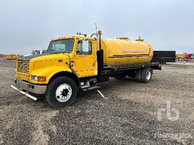 1995 INTERNATIONAL  4700  2000 gal 4x2  Water Truck