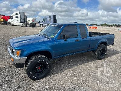 1994 TOYOTA  DX 4x4 Extended Cab  Pickup