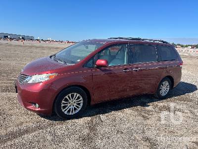 2011 TOYOTA  SIENNA  Minivan
