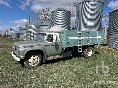 Photo of a  Ford F600