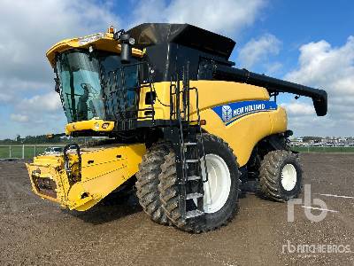 2013 NEW HOLLAND  CR8090  Combine