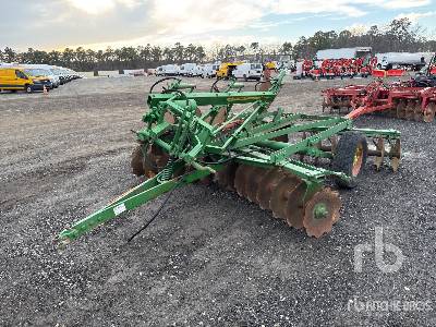 Photo of a  John Deere 10 ft Semi-Mount Tandem Breaking