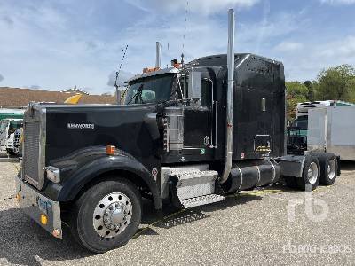 Photo of a 2005 Kenworth W900L