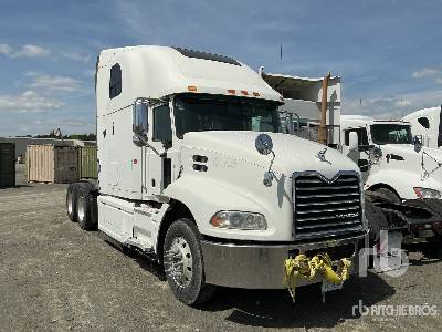 Photo of a 2015 Mack CXU613 PINNACLE