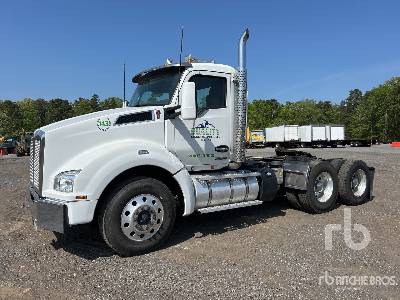 Photo of a 2023 Kenworth T880